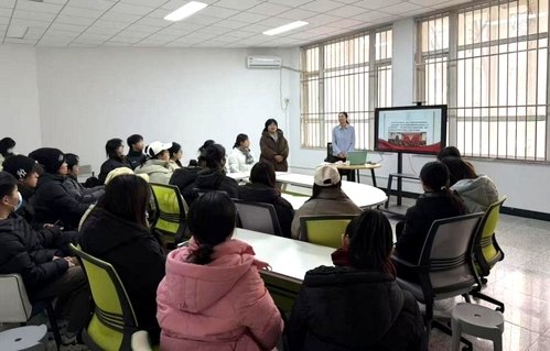 以《解锁中国之治密码 激扬青春奋进力